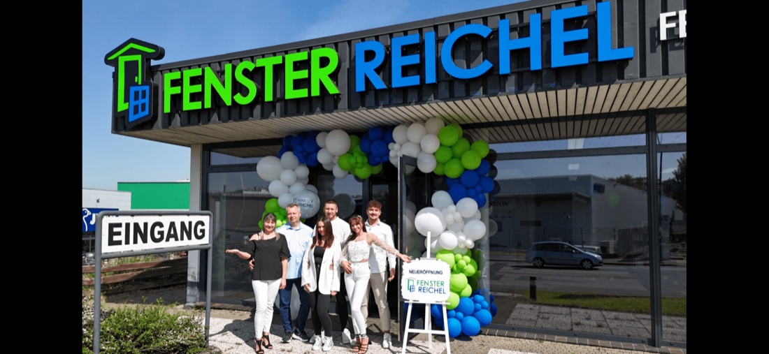 Team von Fenster Reichel vor dem Geschäft
